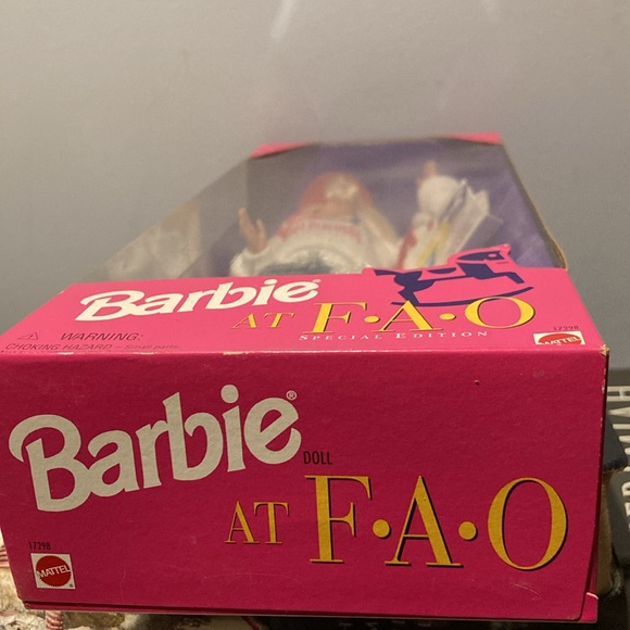 NRFB BARBIE at FAO, loves to shop, 1990’s Special Ed. Perfect box. $39 - Picture 4 of 7